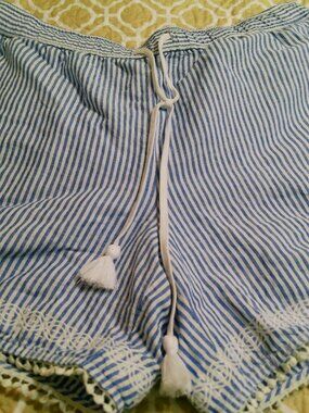 TALBOT SHORTS SIZE MED PULL ON SHORTS WITH DRAWSTRING GOOD CONDITION